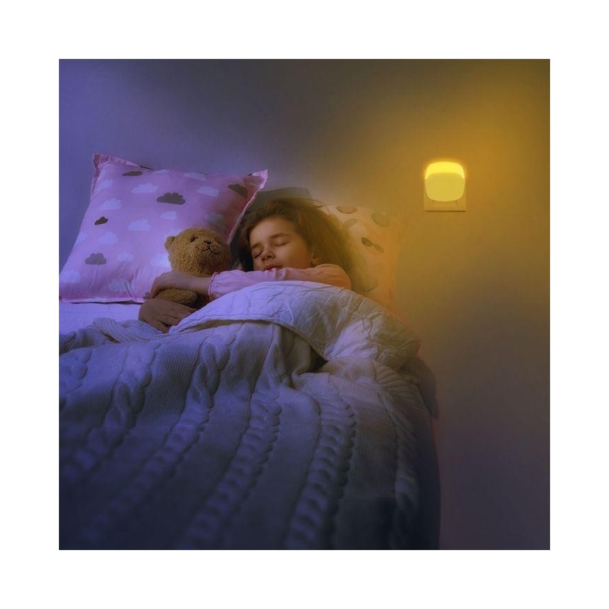 LED Lampka nocna z czujnikiem LED/0,5W/230V 65mm 3000K kwadrat