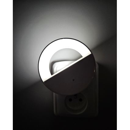 LED Lampka nocna z czujnikiem zmierzchu LED/0,5W/230V biały