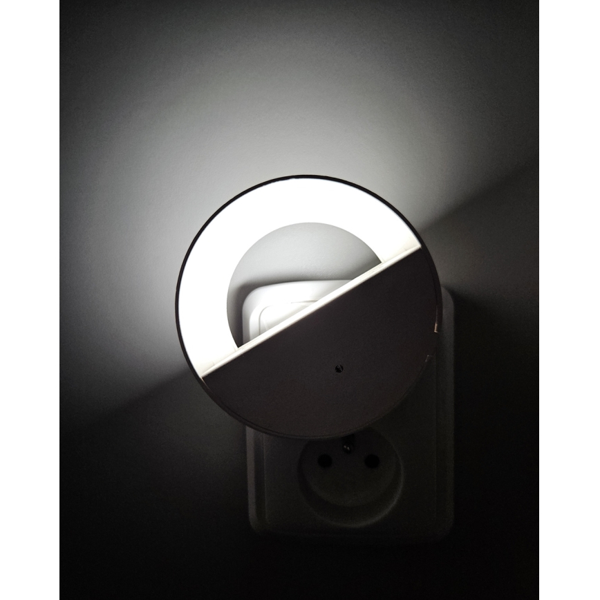 LED Lampka nocna z czujnikiem zmierzchu LED/0,5W/230V biały