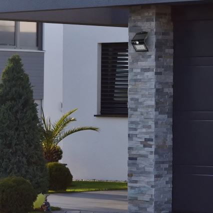 LED Solarna lampa z czujnikiem ruchu i zmierzchu LED/1,5W/1200 mAh 3,7V IP65