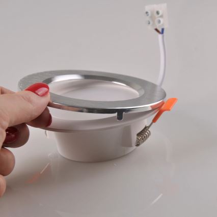 LED Oswietlenie wpuszczane ZOE LED/4,8W/230V srebrny