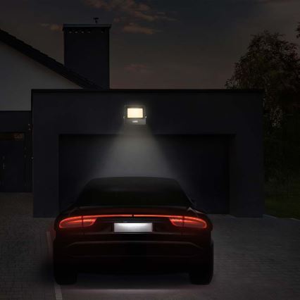 LED Reflektor z czujnikiem LED/50W/230V 4000K IP65 czarny