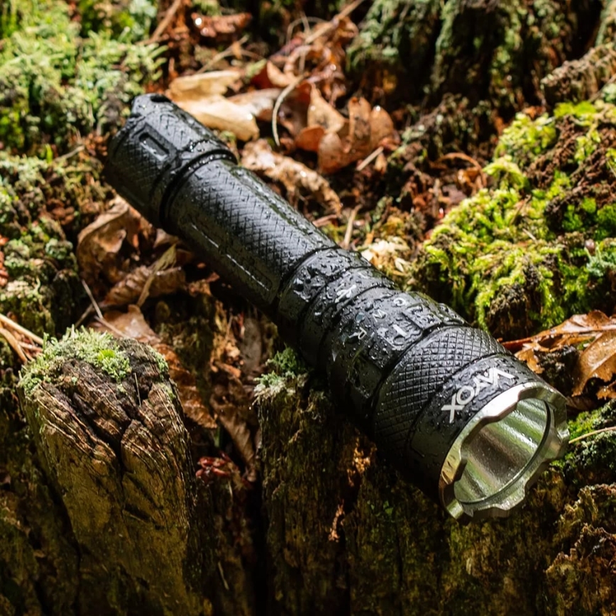 LED RGBW Ściemnialna akumulatorowa latarka LED/15W/5V IP66 1500 błyszcz. 2000 mAh