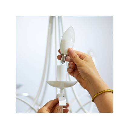 LED RGBW Ściemnialna żarówka C37 E14/4,9W/230V 2200-6500K CRI 90 Wi-Fi -WiZ