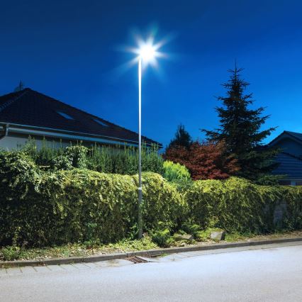 LED Ściemnialna solarna lampa uliczna z czujnikiem KERS LED/300W/3,2V 6500K 8000 mAh IP65 szara + pilot zdalnego sterowania