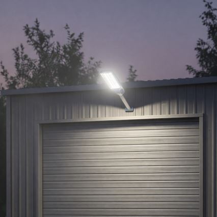 Ściemnialna solarna lampa uliczna LED z czujnikiem VENICE LED/100W/3,2V 6000 mAh IP65 czarna + pilot
