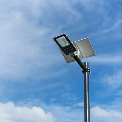 LED Ściemnialna uliczna lampa solarna LED/50W/6,4V 6000K IP65 50000 mAh + zdalne sterowanie