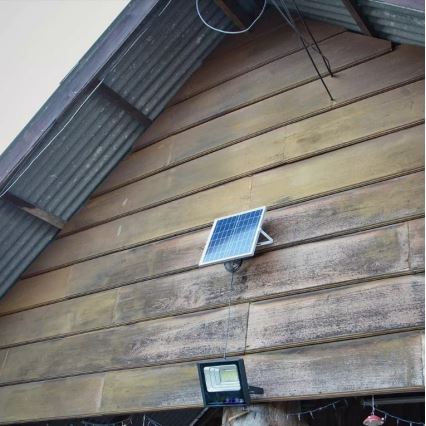 LED Ściemnialny naświetlacz solarny LED/16W/3,2V 4000K IP65 10000 mAh + zdalne sterowanie