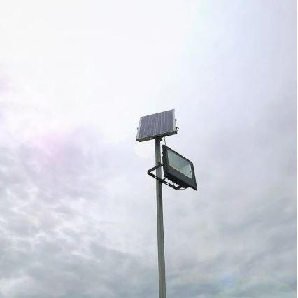 LED Ściemnialny naświetlacz solarny LED/16W/3,2V 4000K IP65 10000 mAh + zdalne sterowanie