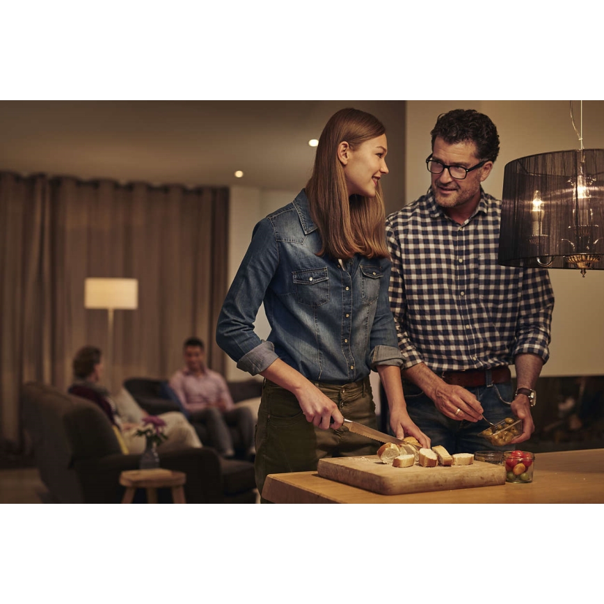 LED świeca Philips E14/4W/230V - CANDLE