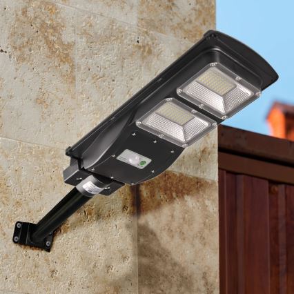 LED Solarna lampa uliczna z czujnikiem STREET 2xLED/6W/3,2V 12000 mAh IP65 + zdalne sterowanie