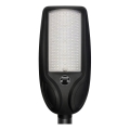 LED solarna latarnia uliczna z funkcją ściemniania i czujnikiem VENICE LED/200W/3,2V 12000 mAh IP65 czarna + zdalne sterowanie