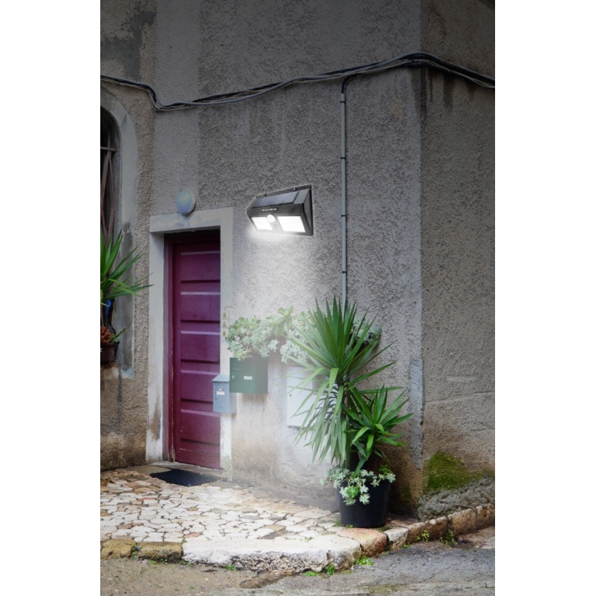 LED solarny kinkiet z czujnikiem LED/1,2W/3,7V 1200 mAh IP44