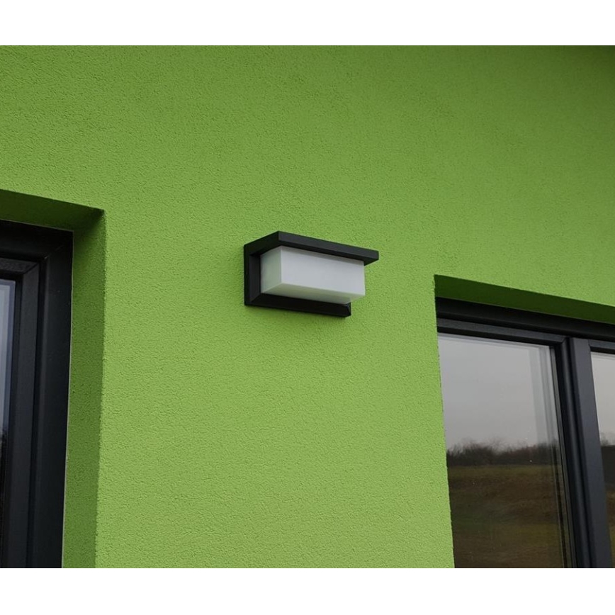 LED Zewnętrzny kinkiet z czujnikiem LED/12W/230V IP54 czarny