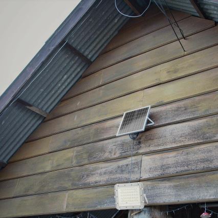 LED zewnętrzny ściemnialny solarny reflektor LED/10W/3,2V IP65 4000K 6000 mAh biały + zdalne sterowanie