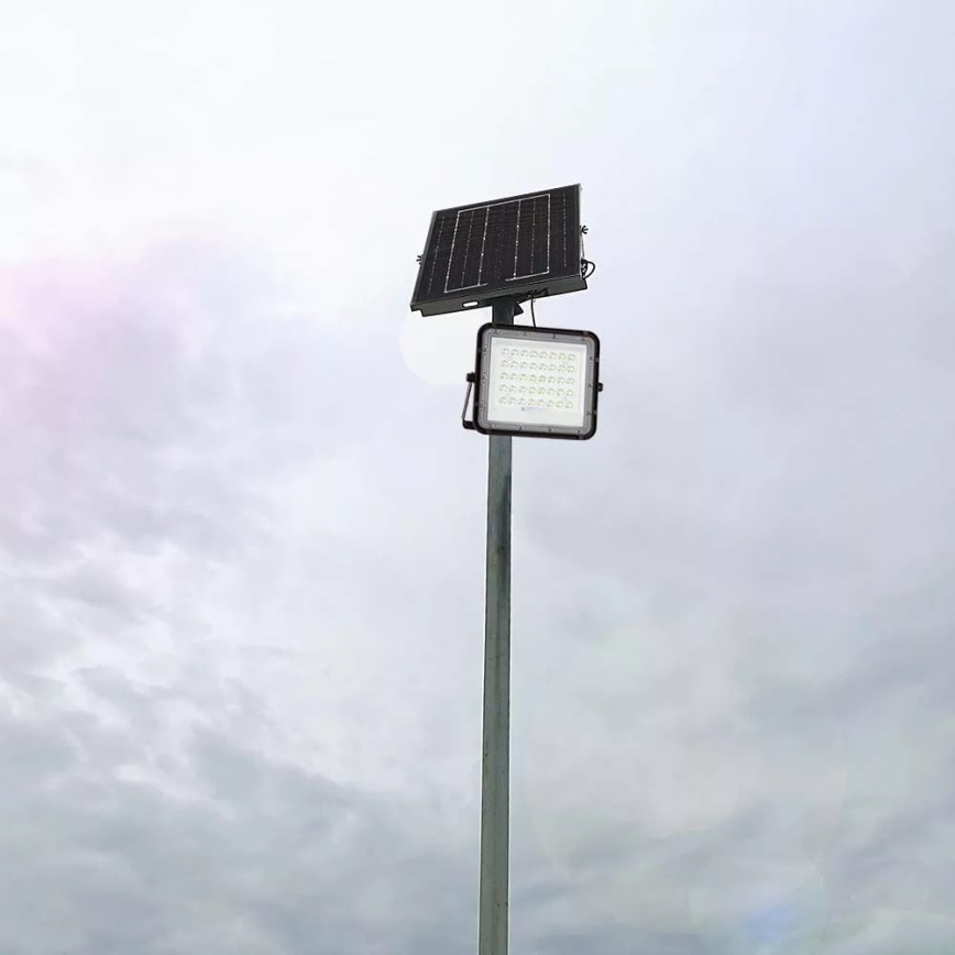 LED zewnętrzny ściemnialny solarny reflektor LED/6W/3,2V IP65 6400K 5000 mAh czarny + zdalne sterowanie