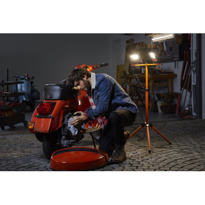 Ledvance - LED Reflektor z uchwytem TRIPOD 2xLED/30W/230V IP65