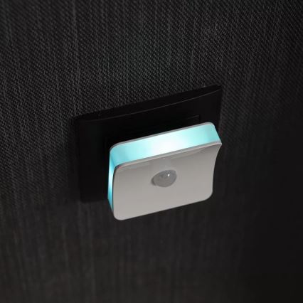 Ledvance - LED RGB lampka orientacyjna do gniazdka z czujnikiem LUNETTA LED/0,3W/230V