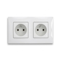 Legrand - Podwójne gniazdo domowe z ramką NILOE 250V białe