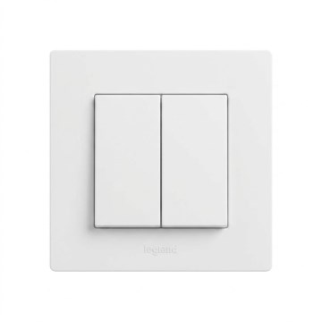 Legrand - Podwójny łącznik schodowy 6+6 z ramką NILOE STEP biały