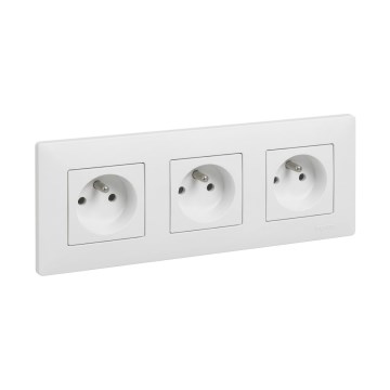 Legrand - Potrójne gniazdo domowe z ramką NILOE STEP 250V białe