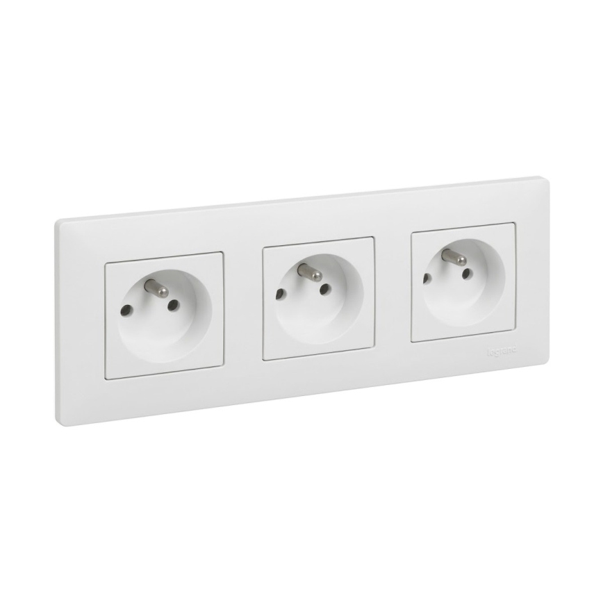 Legrand - Potrójne gniazdo domowe z ramką NILOE STEP 250V białe