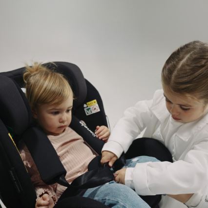 Lionelo - Fotelik samochodowy z obrotową bazą ANTOON PLUS i-Size 40-105 cm Black Onyx