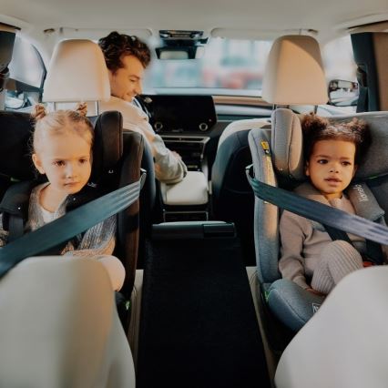 Lionelo - Obrotowy fotelik samochodowy z bazą BRAVE i-Size 40-150 cm Czarny Carbon