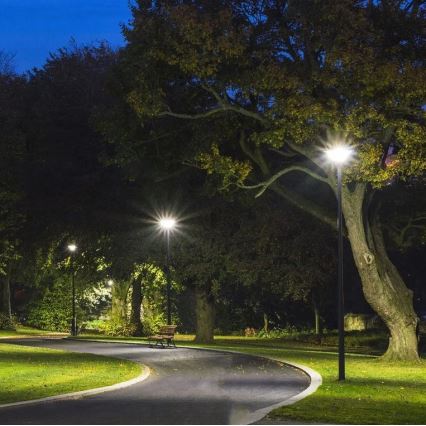 Metalowy pręt ze stojakiem do lampy solarnej 3 m