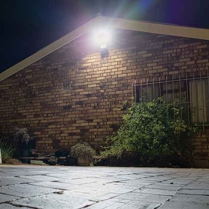 Ściemnialny reflektor LED z czujnikiem ruchu SmartLife LED/20W/230V 3000-6500K IP44 Wi-Fi