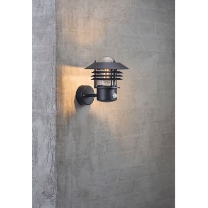 Nordlux - Kinkiet zewnętrzny z czujnikiem VEJERS 1xE27/60W/230V IP54 czarny