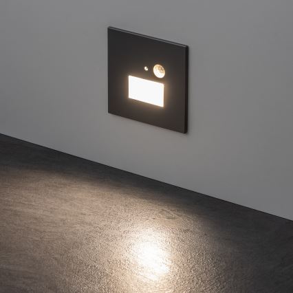 Oprawa schodowa LED z czujnikiem ruchu i zmierzchu — 1,5W, 230V, barwy światła 3000/4000/6500K, kolor srebrny