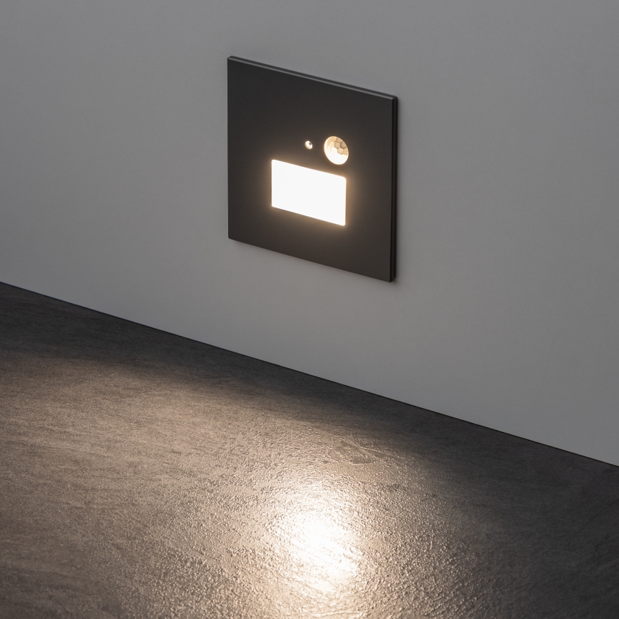 Oprawa schodowa LED z czujnikiem ruchu i zmierzchu — 1,5W, 230V, barwy światła 3000/4000/6500K, kolor srebrny