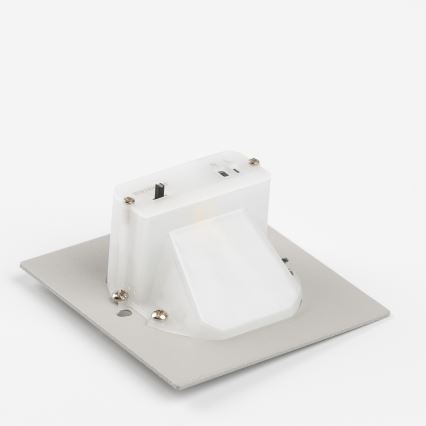 Oprawa schodowa LED z czujnikiem ruchu i zmierzchu — 1,5W, 230V, barwy światła 3000/4000/6500K, kolor srebrny