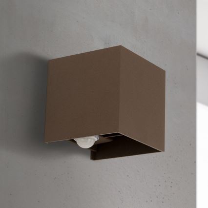 Zewnętrzny kinkiet z czujnikiem ruchu i zmierzchu CUBE-S LED/13W/230V IP54 brązowy