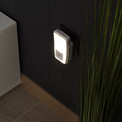Osram - LED lampka orientacyjna do gniazdka z czujnikiem LUNETTA LED/2W/230V