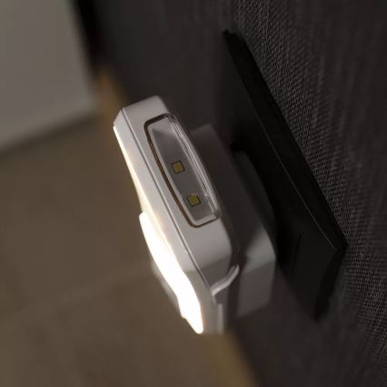Osram - LED lampka orientacyjna do gniazdka z czujnikiem LUNETTA LED/2W/230V