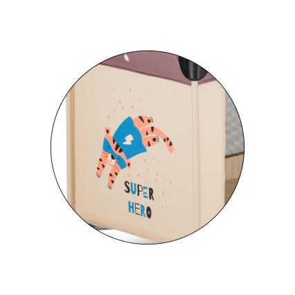 PETITE&MARS - Łóżeczko turystyczne KOOT Tiger Super Hero