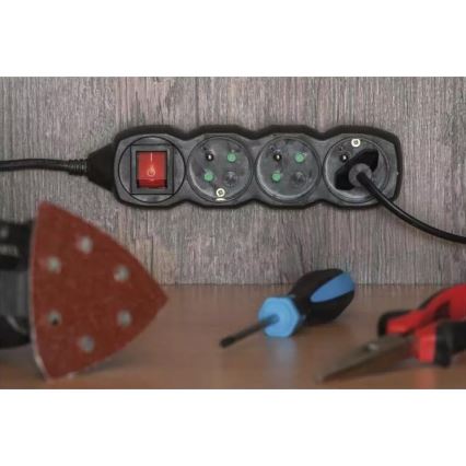 Przedłużacz z wyłącznikiem 3 gniazda 5 m czarny