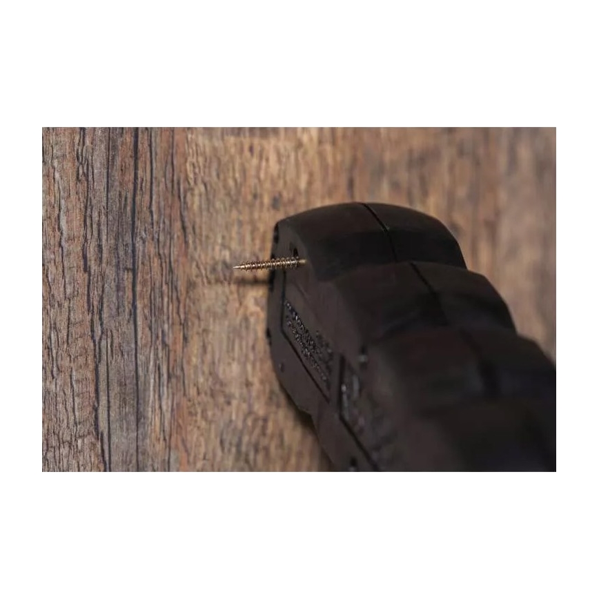 Przedłużacz z wyłącznikiem 3 gniazda 5 m czarny