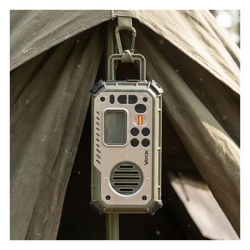 Radio kempingowe z korbką, panelem słonecznym i latarką LED pełniącą funkcję powerbanku 5V/3xAAA/2000 mAh IPX4 zielone