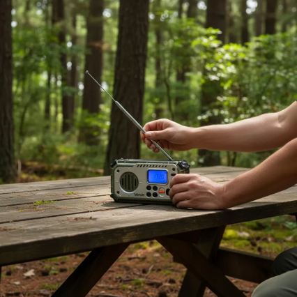 Radio kempingowe z korbką, panelem słonecznym i latarką LED pełniącą funkcję powerbanku 5V/3xAAA/2000 mAh IPX4 zielone
