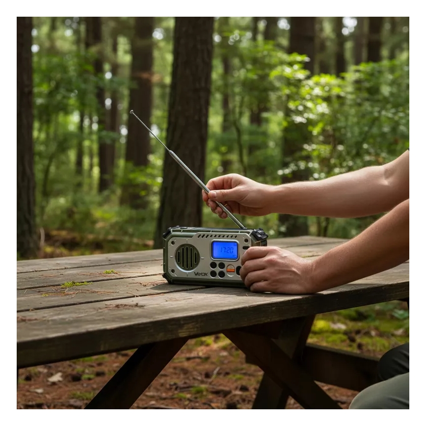 Radio kempingowe z korbką, panelem słonecznym i latarką LED pełniącą funkcję powerbanku 5V/3xAAA/2000 mAh IPX4 zielone