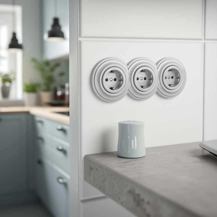 Reblig - Potrójne retro gniazdko domowe z ramką SCHUKO 230V, ceramiczne, białe