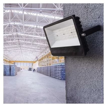 Naświetlacz LED AVENO, 48 W, 230 V, 4000 K, 7200 lm, IP66, czarny