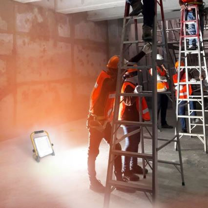 Reflektor LED ładowalny ze stojakiem 100W/3,2V 4500K 15000 mAh IP65 pomarańczowy