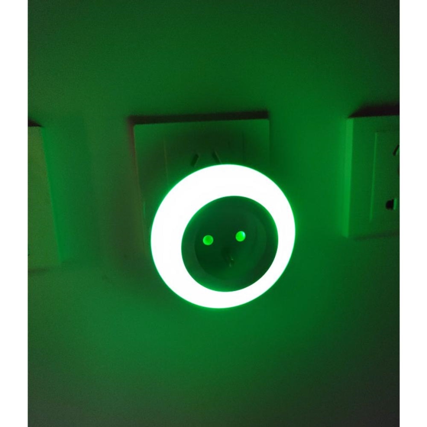 Lampa orientacyjna LED z czujnikiem zmierzchu i gniazdem LED/0,6W/230V