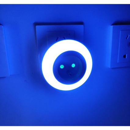 Lampa orientacyjna LED z czujnikiem zmierzchu i gniazdem LED/0,6W/230V