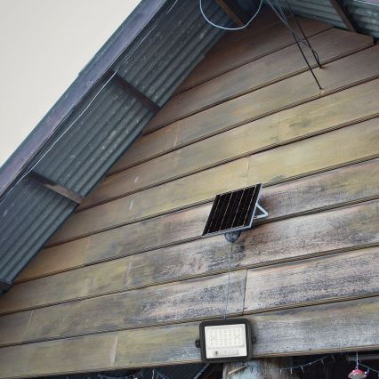 Solarny reflektor LED ściemnialny LED/50W/3,2V 2000-8000K IP65 3800 mAh czarny + pilot zdalnego sterowania