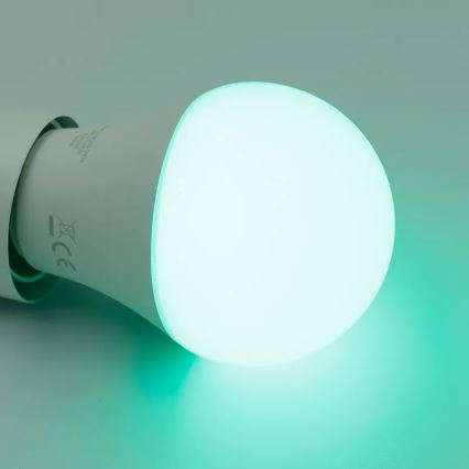 Ściemniana żarówka LED RGBW A60 E27/9W/230V 2700-6500K Wi-Fi Tuya